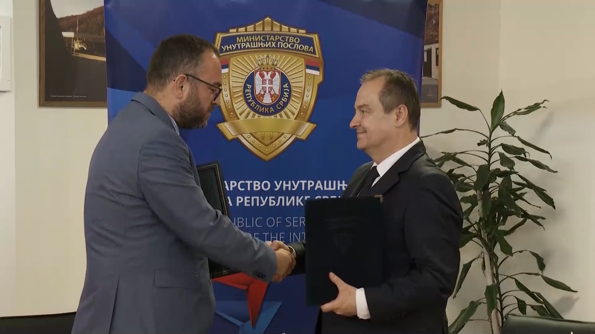 Presevo, Tabanovce, ministar unutrasnjih poslova Ivica Dacic potpisuje Protokol izmedju MUP-a Srbije i MUP-a Republike Severne Makedonije o nacinu obavljanja granicnih provera, porkivanje Presevo, Tabanovce, ministar unutrasnjih poslova Ivica Dacic potpisuje Protokol izmedju MUP-a Srbije i MUP-a Republike Severne Makedonije o nacinu obavljanja granicnih provera, porkivanje